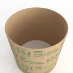 A imagem da forma de concreto da base do poste de luz EasyPour vista aqui mostra o interior liso — não há costuras comumente encontradas em formas de vazamento.