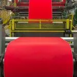 Un revêtement rouge vif de Greif appliqué sur du papier en rouleau