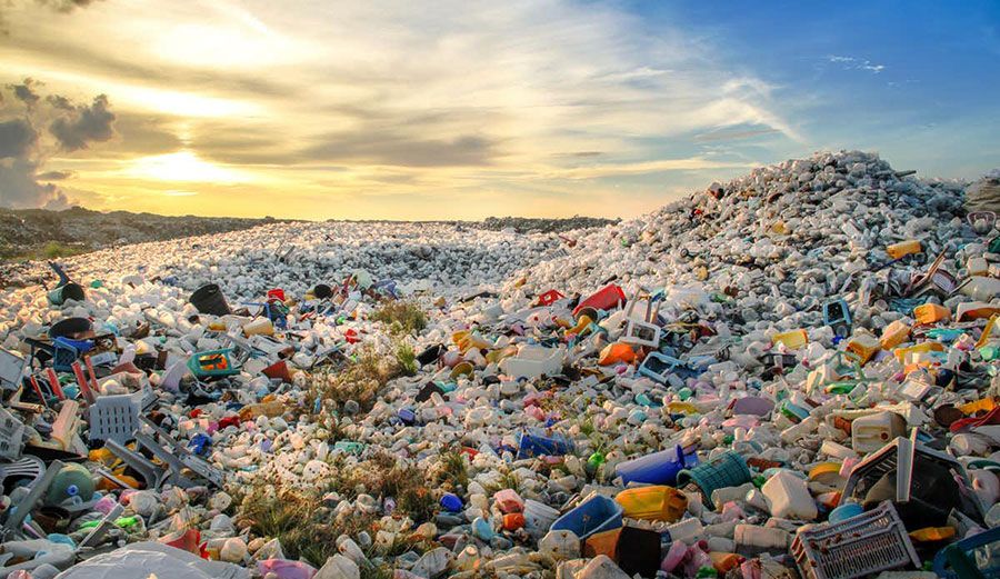 Une montagne de déchets post-consommation